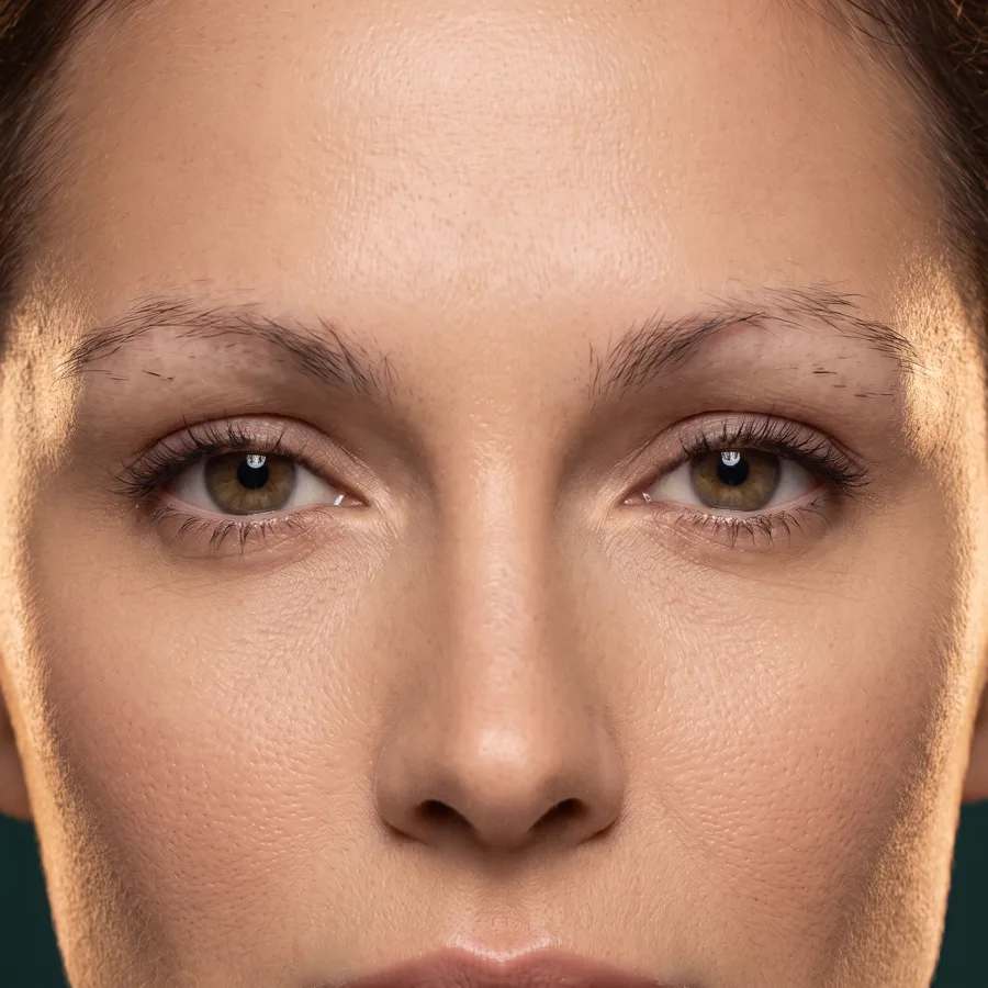 Illustration of naturally thin, patchy eyebrows with uneven density